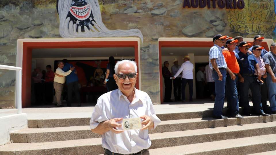 Egresados y estudiantes comparten el orgullo de ser normalistas rurales